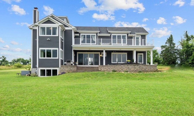 Front Royal House | Summit Hill House with Pond with Mountain Views