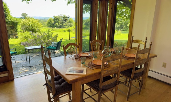 Shelburne Cabin | Summit Retreat:2BR/2Bath Rustic Beauty + Yoga Room