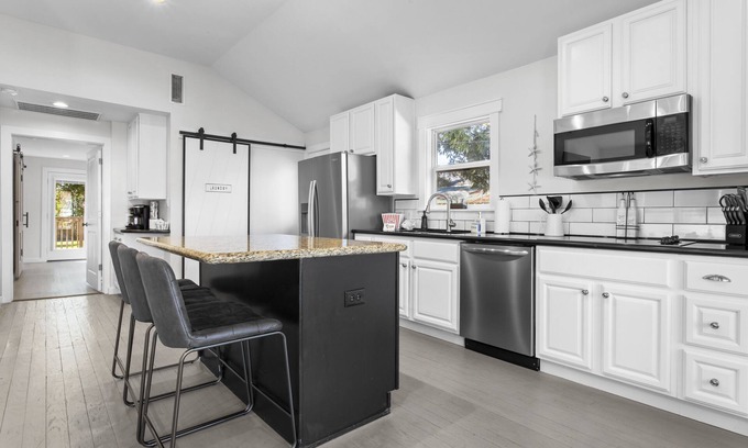 St. Martin House | Sun-Kissed Coastal Retreat: Between Ocean Springs & Biloxi