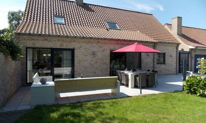 Lampernisse Villa | Sun-kissed Villa in Diksmuide with Garden, Sauna