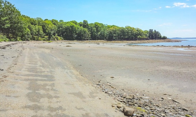 Searsport House | Sun, salt and sand @ Heart Rock House! Private beach/8 min drive to Belfast!
