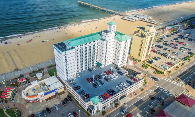 Northeast Virginia Beach Resort | Sun, Sand, and Surf! 2 Great Units with Full Kitchen, Oceanfront, Pool