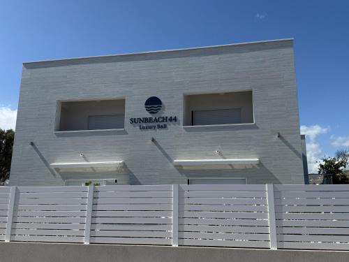 Porto Salvo Bed & Breakfast | SunBeach 44 - Luxury B&B