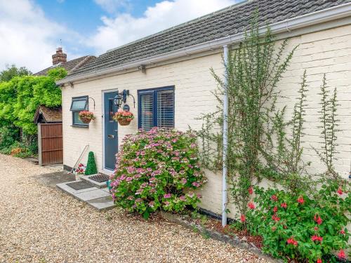 Clanfield House | Sunbury Cottage