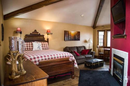 Estes Park House | Sundance Suite, 1 Bedroom with fireplace Dogs OK