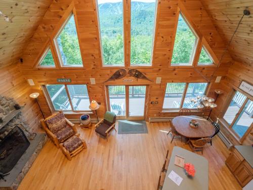 Sunday River Area Ski Chalet | SUNDAY RIVER VIEWS! Minutes from the mountain!