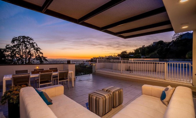 Hollywood Hills West Villa | SUNET PLAZA MODERN MANSION