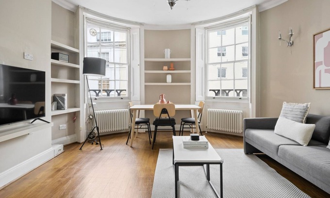 Bayswater Apartment | Sunlit Bayswater 2BR w/High Ceilings, near Hyde Park, by Blueground