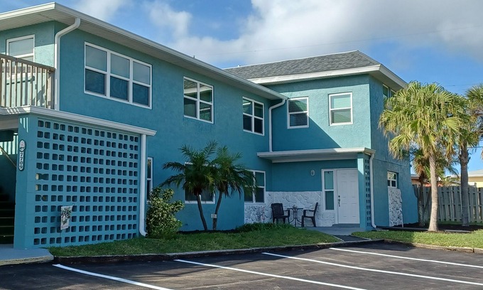 Port Canaveral Apartment | Sunny and 80.just steps to the beach
