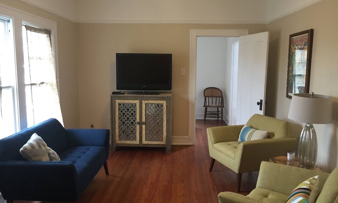 Broadmoor House | Sunny And Safe New Orleans 2 Bedroom