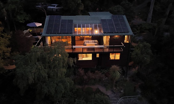 Cashmere House | Sunny Architecturally-Designed Retreat: Spectacular Views Across Christchurch