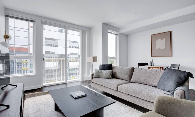 Wilburton Apartment | Sunny Bellevue 1BR w/BBQ, Gym, W/D, near Spring District, by Blueground