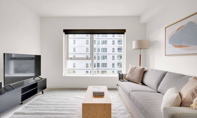 Northwest Bellevue Apartment | Sunny Bellevue 1BR w/Gym, W/D & Roof, near Downtown Park, by Blueground