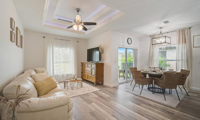Oakland Hills Villa | Sunny Coastal,3 BD, 2 BA, King Master Suite, Close to Ocean, Golfing , Fishing