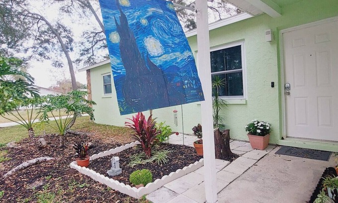 Pinellas Park House | Sunny Days & Starry Nights! 2/1 Home Great Price!