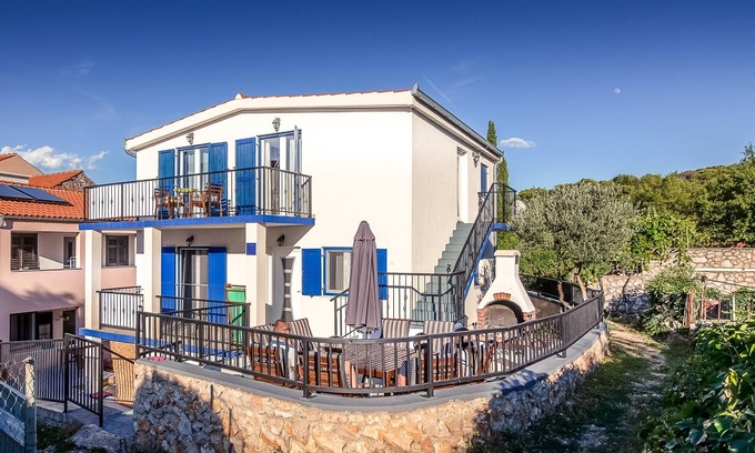 Tisno House | Sunny House Zoric Umene Tisno, your summer base!