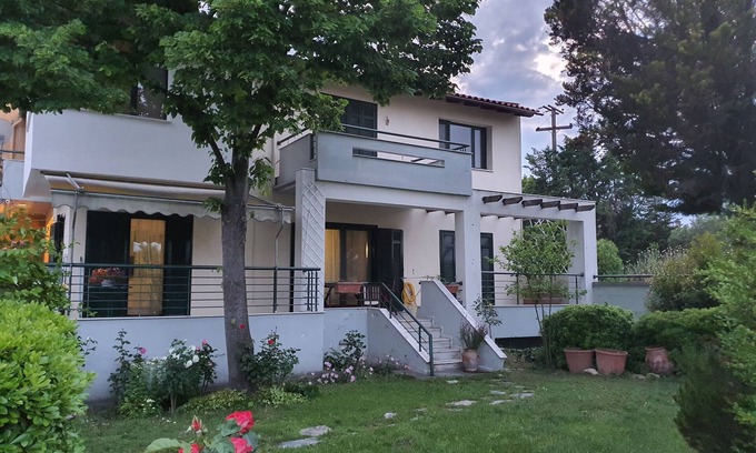 Nea Propontida Cottage | Sunny Inside out