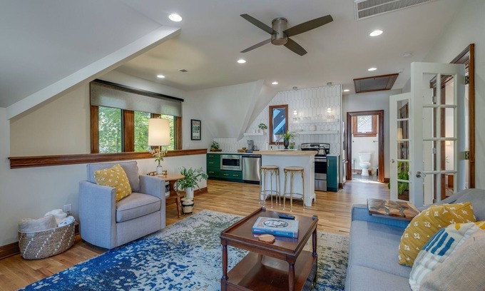 Eastwood House | Sunny, Open & Spacious Private Carriage House in a peaceful neighborhood!