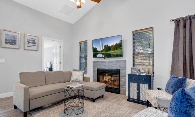 Dolphin's Cove House | Sunny Retreat near Golf Courses and Mayo Clinic