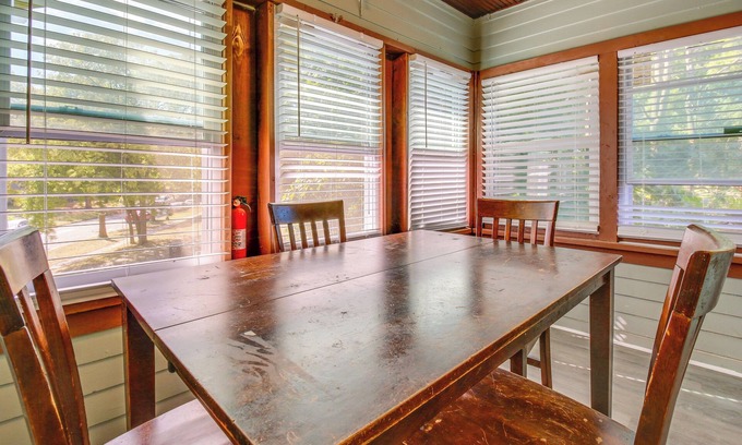 Dayton Apartment | Sunny + Spacious Dayton Condo ~ 1 Mi to Downtown!