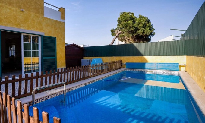 Lagoa de Albufeira Villa | Sunny Villa in Lagoa de Albufeira - private pool!