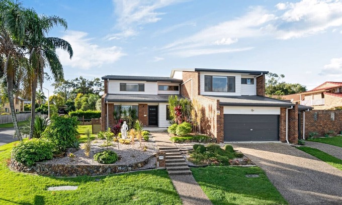 Sunnybank Hills House | Sunnybank Hills Retreat 6 Beds Near Market Square