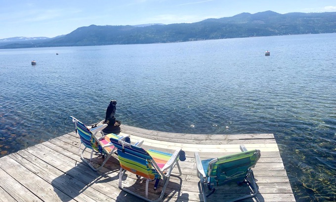 Celista House | Sunnyside Lakehouse - Semi-Waterfront - Shuswap Vacations & Sledding Accommodation