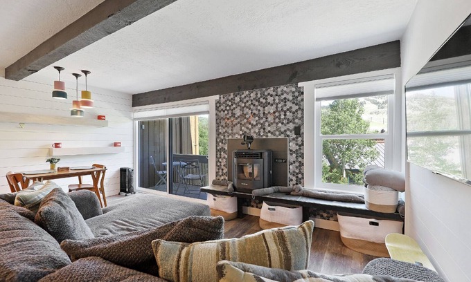 Brian Head Condo | Sunnyslope Condo | Cozy Stay w/Fireplace, Views and Prime Location