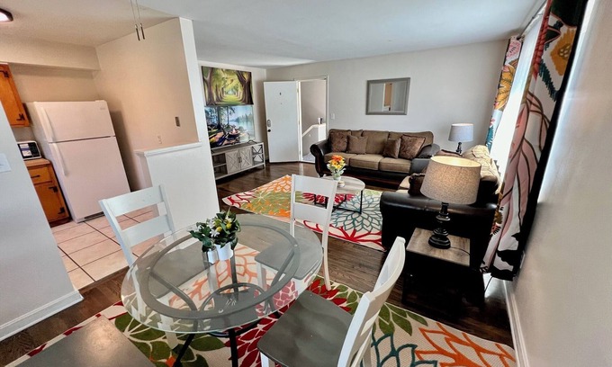 Westwood Apartment | Sunrise Blossom 2 Bedroom Apartment 13 Minutes to Downtown