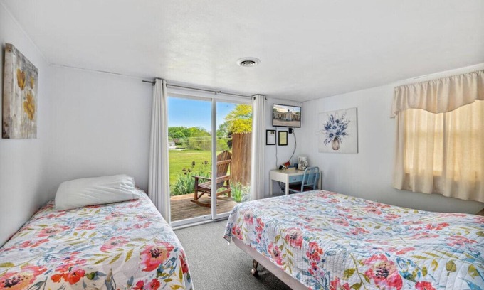 Hudson Hotel | Sunset Acres Motel - Number 8