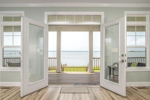 Straits House | Sunset Bay Retreat home