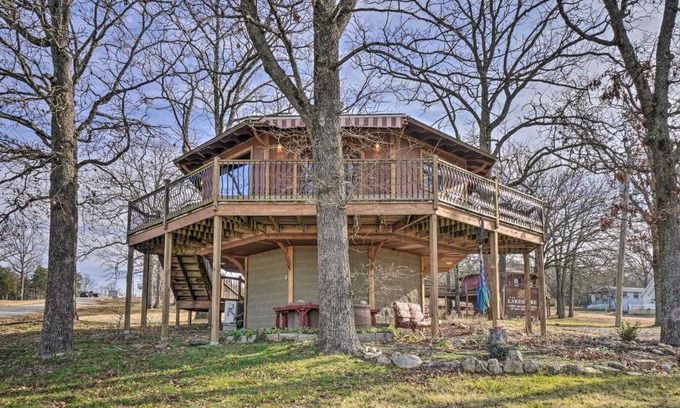 Diamond City House | Sunset Bluff Treehouse On Bull Shoals Lake!