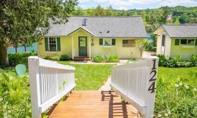 Hamilton House | Sunset Cottage #3, Lake Moraine Home #3 Near Colgate University