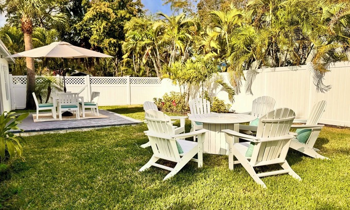 Poiciana Park II House | Sunset House 3 bed/3 bath property in historic Flamingo Park; 10 mins to beach