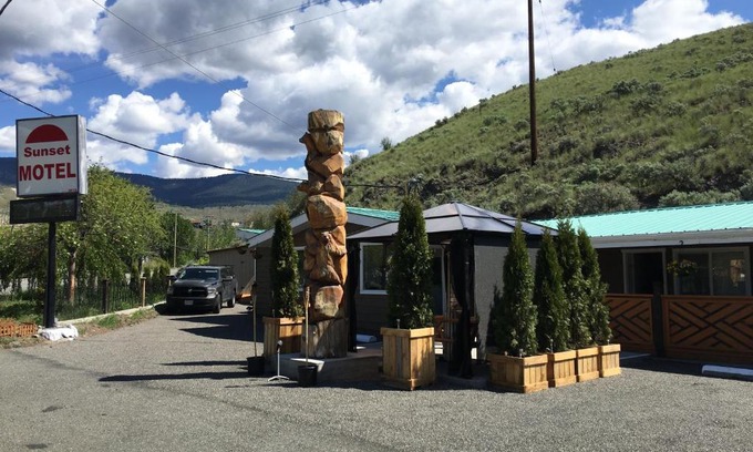 Cache Creek Hotel | Sunset Motel
