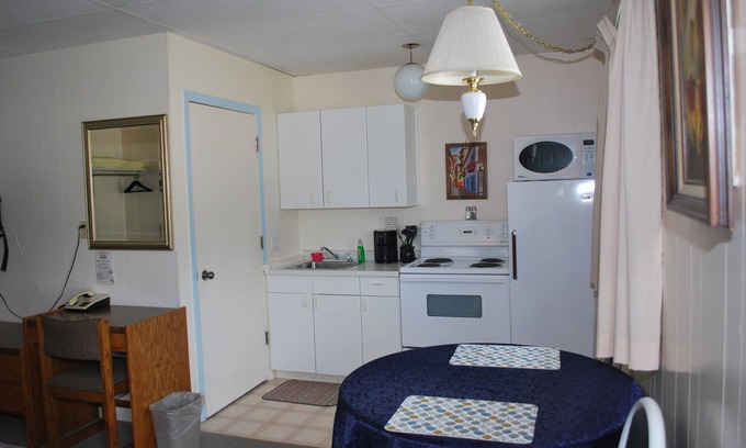 Creston Hotel | Sunset Motel