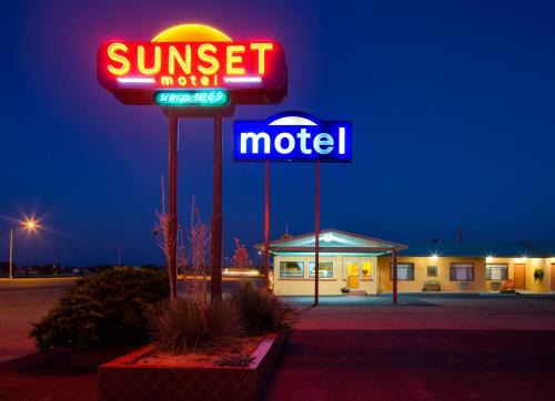 Moriarty Hotel | Sunset Motel Moriarty