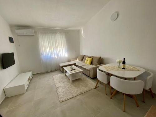 Bjelisi Apartment | Sunset Oasis