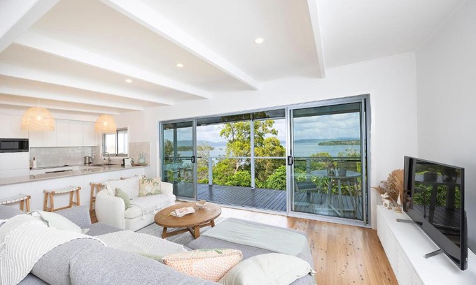 Green Point House | Sunset Shores