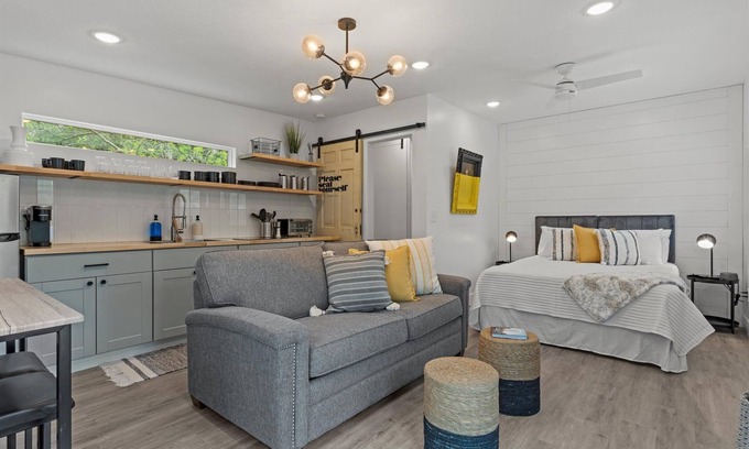 Linn Valley Apartment | Sunset Tiny House at Linn Valley Lakes