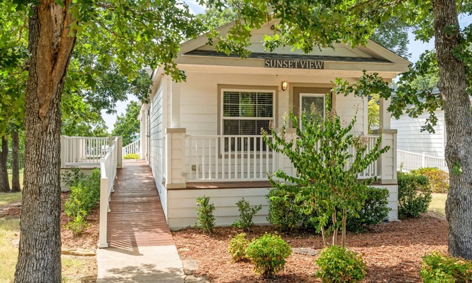 Sperry Cottage | Sunset View at CrossTimbers Marina