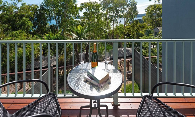 Hamilton Island Apartment | Sunset Waters 2 - Marina side 2 bedroom apartment with buggy