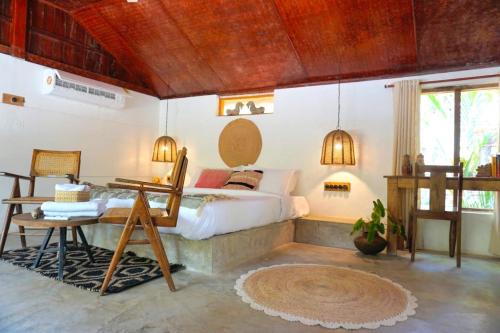 Champakulam Bed & Breakfast | Sunsets and Palm Trees