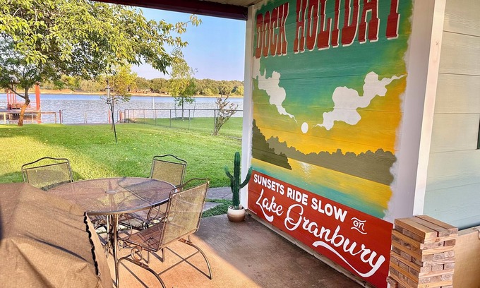 Granbury Cottage | Sunsets! Lake Home w Swing at Dock. Stocked kitchen, KING Bed, Photo Opp