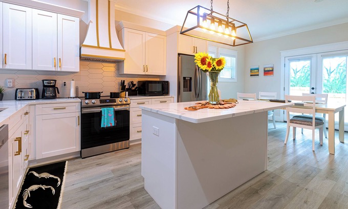 Seminole Heights House | Sunshine Bungalow in Tampa Florida - Vacation Rental