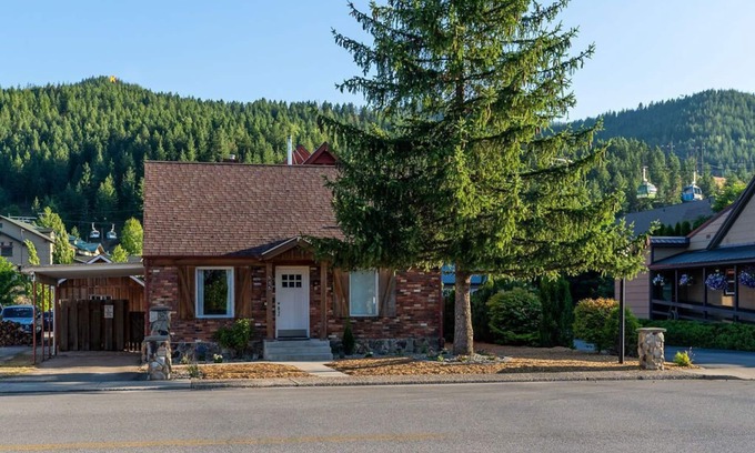 Kellogg House | Sunshine On Bunker - 3min Walk to Gondola - Historic Miner Home – Dog Friendly