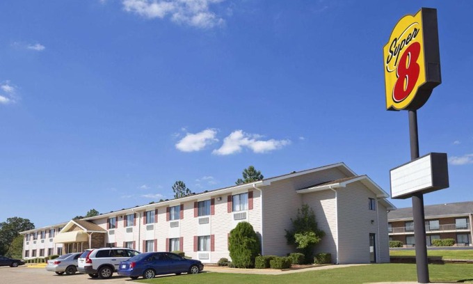 Batesville Hotel | Super 8 by Wyndham Batesville