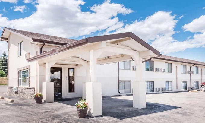 Belle Fourche Hotel | Super 8 by Wyndham Belle Fourche SD