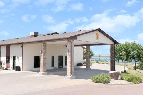Chamberlain Hotel | Super 8 by Wyndham Chamberlain SD