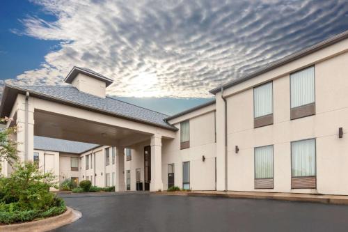 Conway Hotel | Super 8 by Wyndham Conway